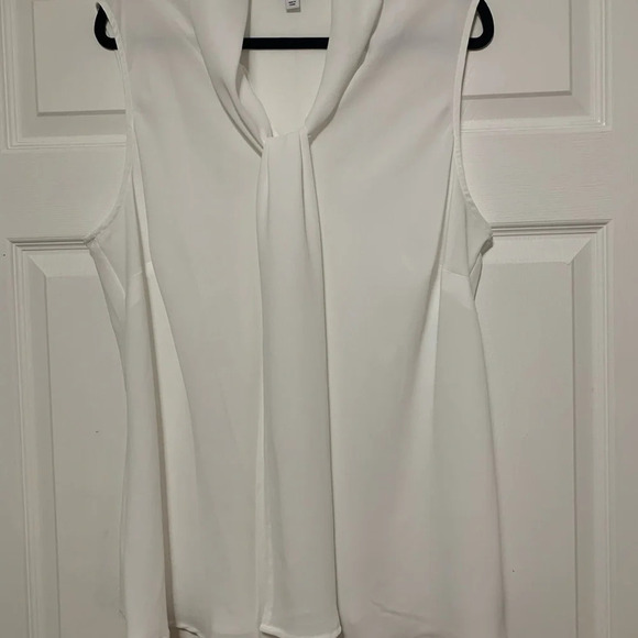 Bar III Tops - 2x bar III, simple, sophisticated. Ivory Sleeveless blouse V-neck tie detail.